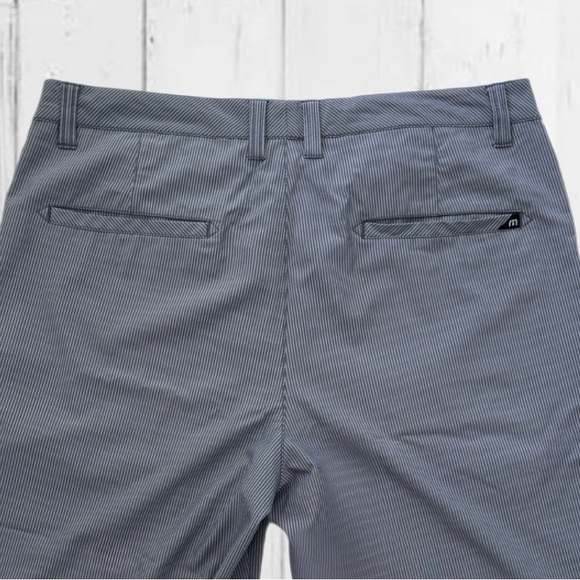 Travis Mathew Men’s Shorts Size 34 Blue Micro Stripe Performance Stretch Golf - Picture 5 of 9